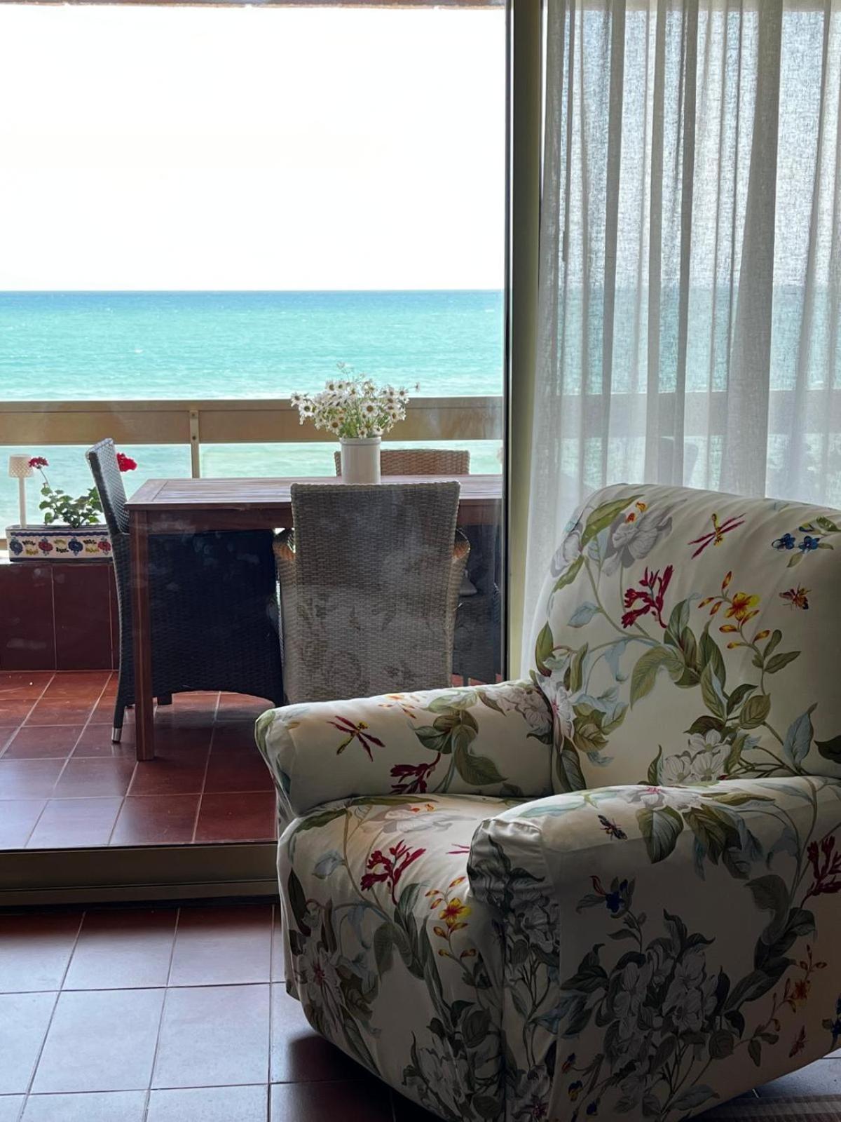 Acogedor Y Amplio Apartamento Familiar A Pie De Playa Calafell Esterno foto
