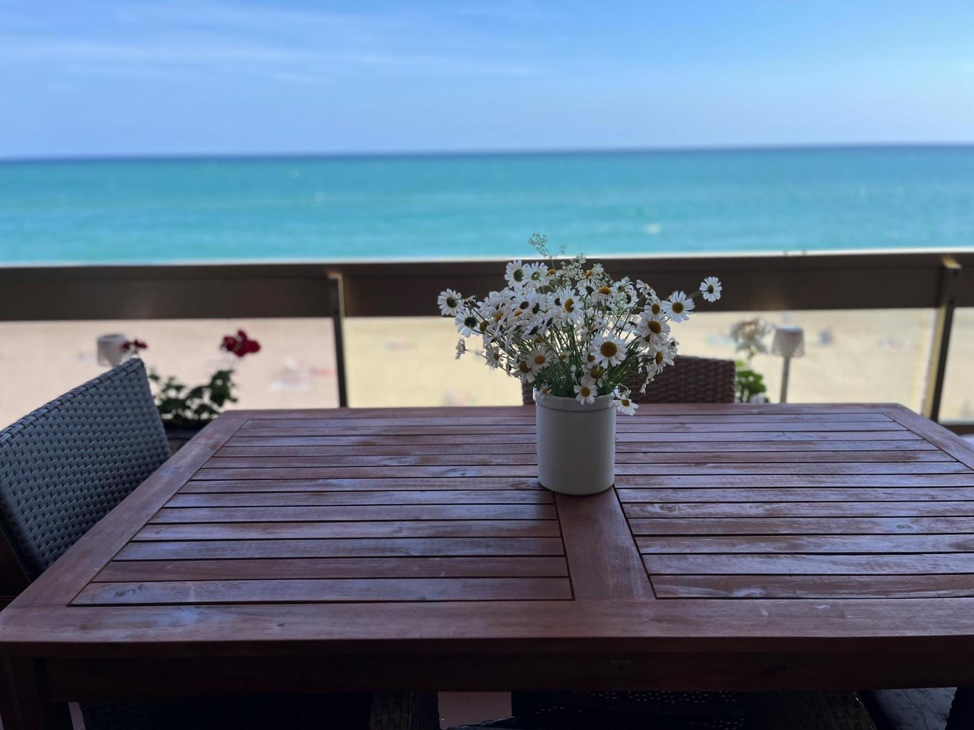 Acogedor Y Amplio Apartamento Familiar A Pie De Playa Calafell Esterno foto