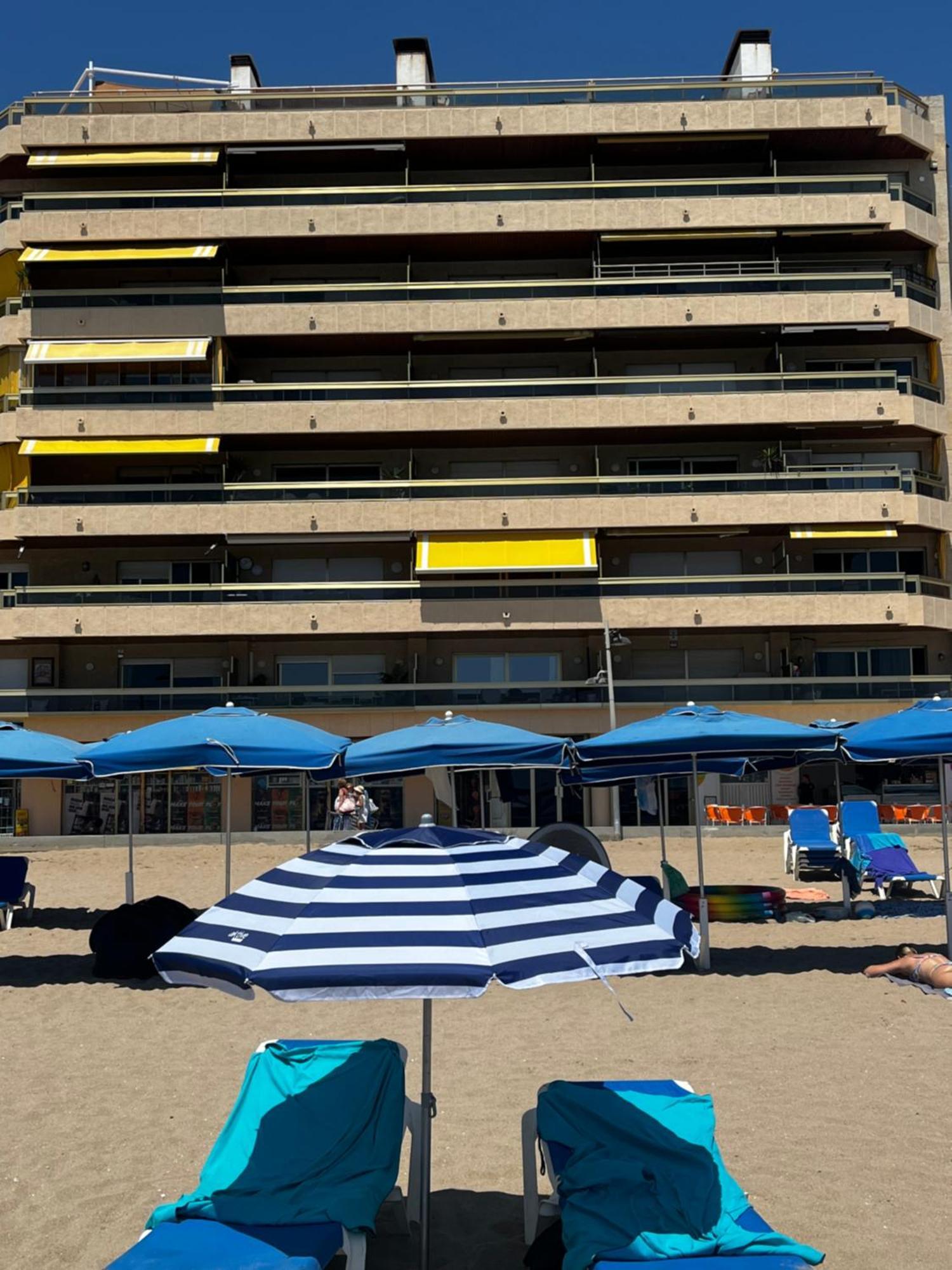 Acogedor Y Amplio Apartamento Familiar A Pie De Playa Calafell Esterno foto